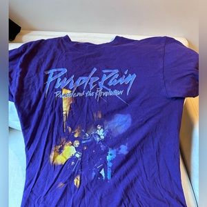 Purple graphic t